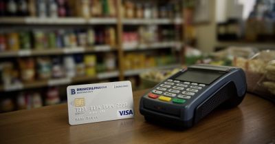 51-latek podejrzany o kradzież karty usłyszał cztery zarzuty